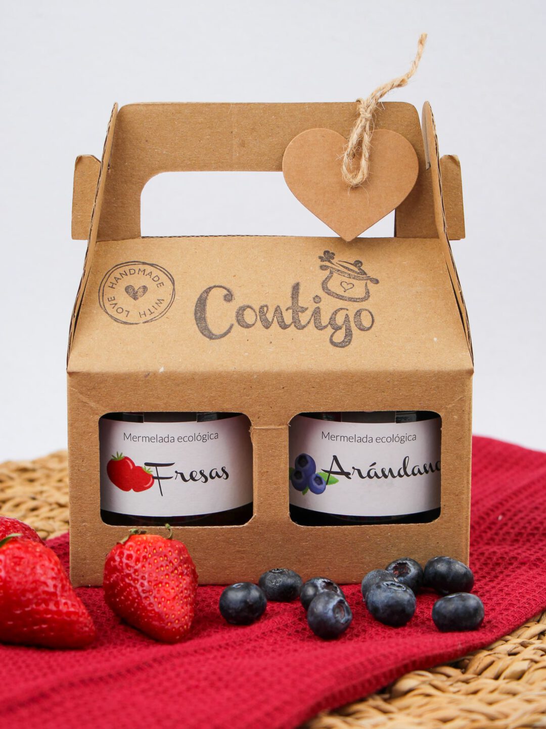 caja-regalo-dos-mermeladas-fresas-arandanos-conservas-contigo